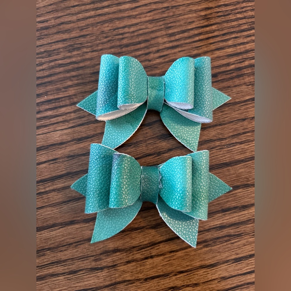 SOLD•Shoe Clips